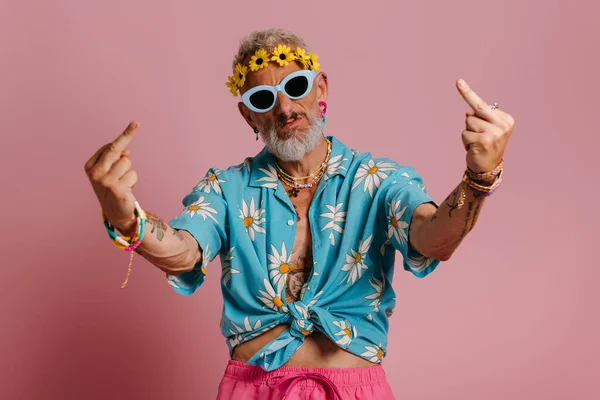 Cool Senior Man Stylish Shirt Floral Wreath Gesturing Smiling Pink — Stock Photo, Image
