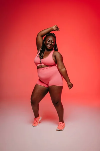 Happy African Size Woman Sportswear Dancing Looking Confident Vibrant Background — Fotografia de Stock