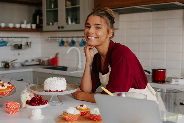 Happy Young Female Pastry Chef Leaning Kitchen Table Delicious Sweet — Stock Photo, Image