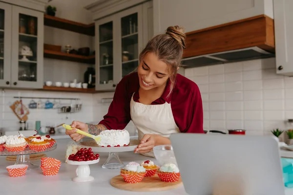 Skilled Young Female Pastry Chef Applying Whipped Cream While Decorating — Stock Photo, Image