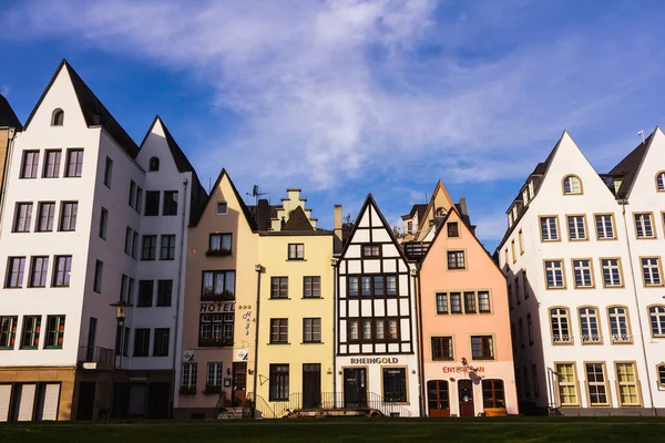 Köln Deutschland Februar 2015 Ausgerichtete Historische Gebäude Beherbergen Verschiedene Hotels lizenzfreie Stockbilder