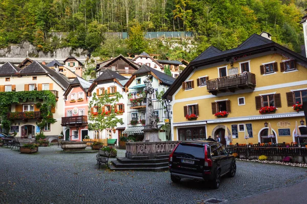 2015年2月24日オーストリア ホルシュタット州 森林近くのホルシュタット村の伝統家屋 — ストック写真