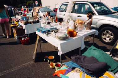 FRANKFURT, GERMANY - AUGUST 23, 2015 : Many beautiful vintage objects exposed in a weekly haggle in Frankfurt, Germany .