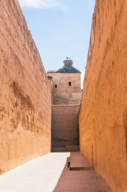 El Badi Marakeş 'in kalıntılarından düz ve uzun bir tünel..