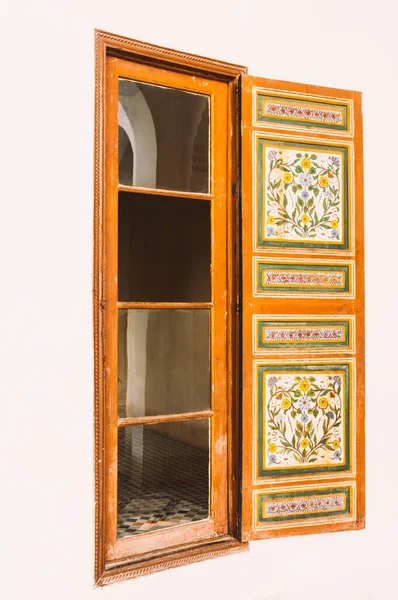 Detailní Záběr Tradiční Marocké Okno Okno Bylo Dřeva Ručně Malované — Stock fotografie