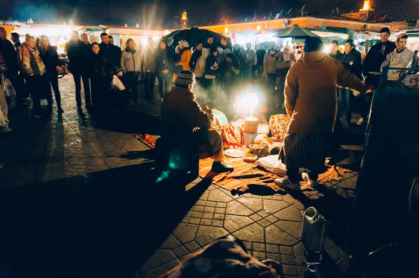 Marrakech Marruecos Febrero 2015 Posada Nocturna Personas Disfrutando Festival Árabe —  Fotos de Stock