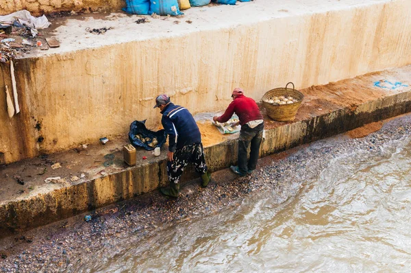 Fez Morocco Fevereiro 2015 Pose Pessoas Que Trabalham Beira Rio — Fotografia de Stock