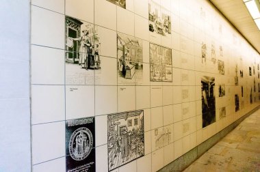 Londra, İngiltere - 8 Kasım 2013: Londra 'da harika duvar resimleri sergisi. 