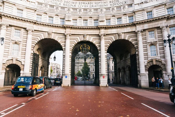 London November 2013 London Cab Parking Three Entrances — Stock Photo, Image