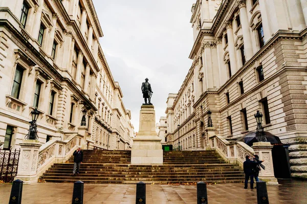 Londres Royaume Uni Novembre 2013 Grande Statue Située Dans Les Image En Vente