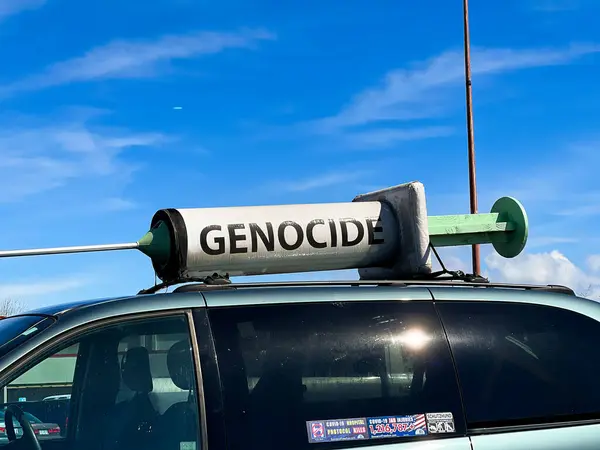 Springfield March 2023 Vaccine Protestor Vehicle Genocide Needle Strapped Top — Stock Photo, Image