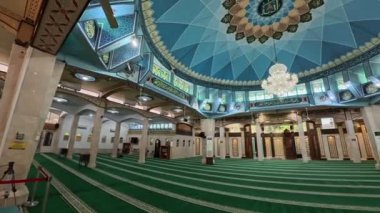Süslü Kubbe Görünümlü Görkemli Cami İçi