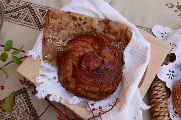 Краєвид Смачні Свіжі Печені Пироги Столі Традиційна Їжа Кіпрі — стокове фото
