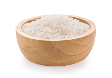 Tahta kasedeki pirinç beyaz arka planda izole edilmiş.