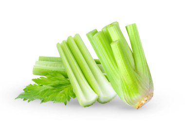 Beyaz arkaplanda izole edilmiş taze kereviz