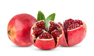 Beyaz arkaplanda izole edilmiş nar