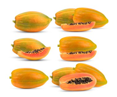 Olgun papaya meyvesi ve beyaz arka planda izole edilmiş tohumlar