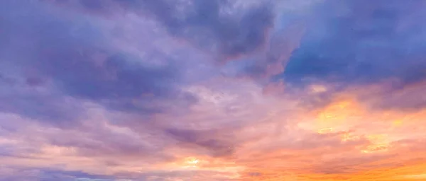 Tramonto Cielo Sfondo Con Nuvole Bellezza Sfondo Aria Luminosa Paesaggio — Foto Stock