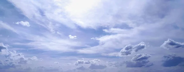 Sfondo Cielo Blu Con Nuvole Bianche Bellezza Sfondo Aria Luminosa — Foto Stock