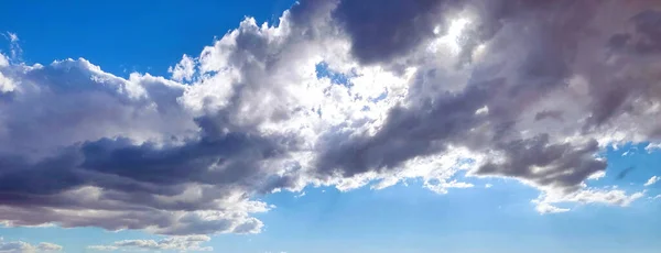 Blauer Himmel Hintergrund Mit Weißen Wolken Schönheit Helle Luft Hintergrund — Stockfoto