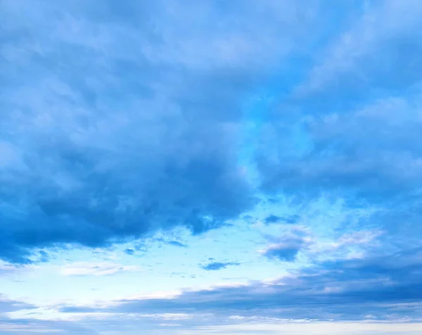 Fundo Azul Céu Com Nuvens Brancas Beleza Fundo Brilhante Paisagem — Fotografia de Stock