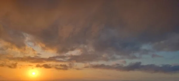 Sonnenuntergang Himmel Hintergrund Mit Wolken Schönheit Helle Luft Hintergrund Düstere — Stockfoto