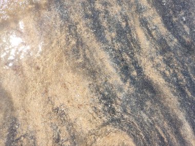 Plaj ıslak kum dokusu. Kumlu sahil bej arka planı. Boş, temiz deniz kıyısı.