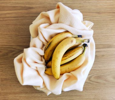 Olgun muzlar. Egzotik tropik sarı meyve. Muz sağlık ve refahın sembolüdür..