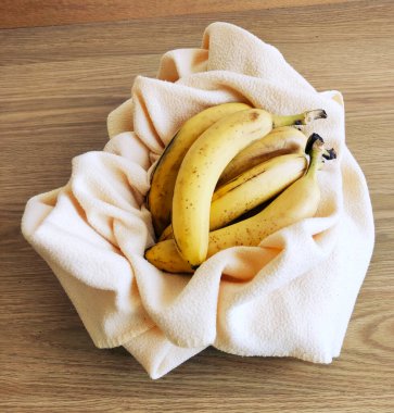 Olgun muzlar. Egzotik tropik sarı meyve. Muz sağlık ve refahın sembolüdür..