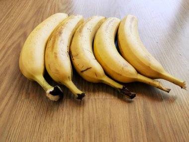 Olgun muzlar. Egzotik tropik sarı meyve. Muz sağlık ve refahın sembolüdür..