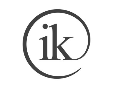 Çember şeklinde e-posta işareti tarzında iki harften oluşan IK logosu. Ben ve K, marka kimliği için iş şirketinin logoyu yuvarlıyoruz..