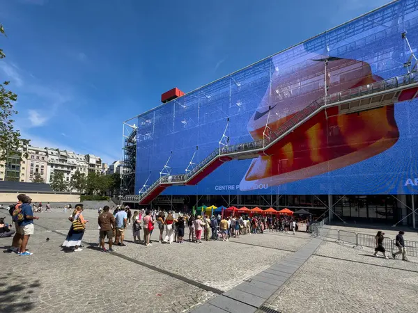 stock image Modern facade with screen at Centre Pompidou with long queue