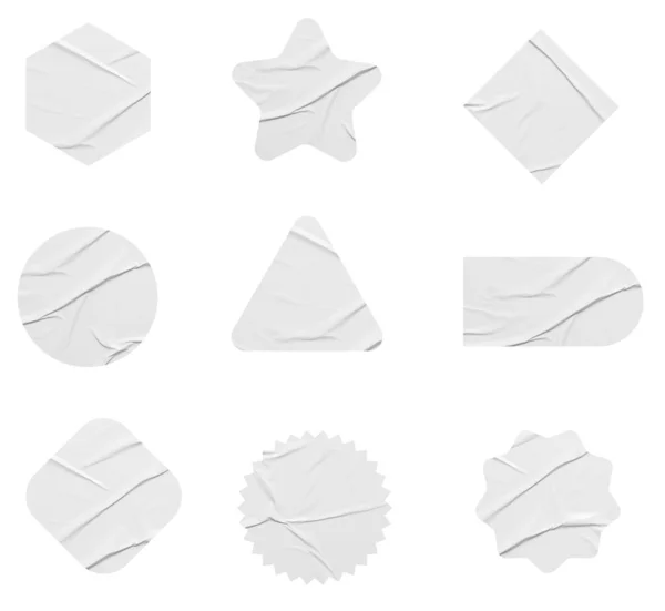 Bílé Nálepky Prázdné Štítky Různých Tvarů Zmačkané Papírové Emblémy Rozumím — Stock fotografie