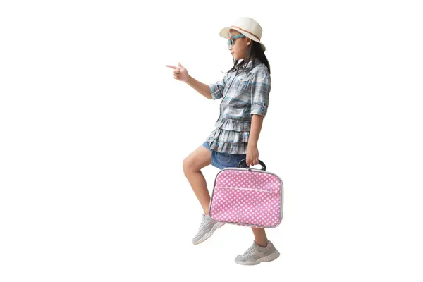 Glücklich Lächelnd Asiatisches Kleines Mädchen Fuß Mit Einem Koffer Abenteuer — Stockfoto