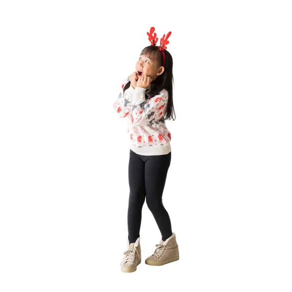 Joven Chica Asiática Alegre Usando Suéter Navidad Con Cuernos Reno — Foto de Stock