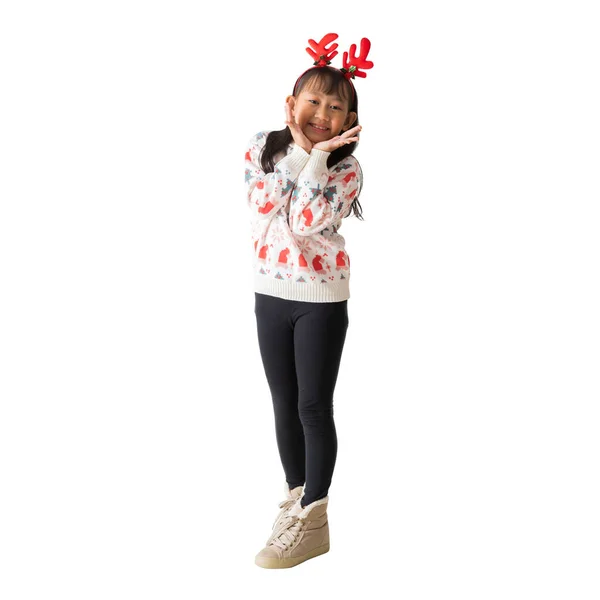 Веселая Молодая Азиатка Рождественском Свитере Рогами Северных Оленей Счастливая Улыбающаяся — стоковое фото