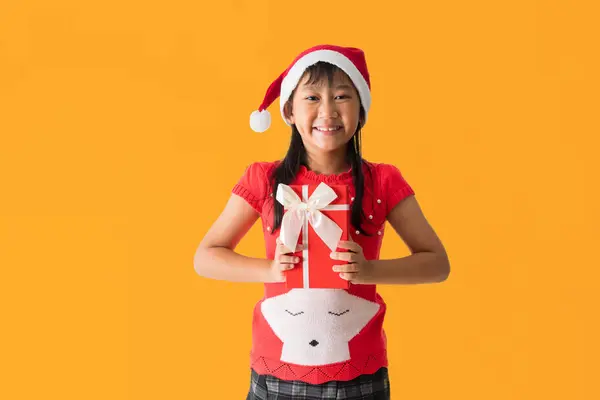 Feliz Niña Asiática Sonriente Con Traje Navidad Rojo Sombrero Santa — Foto de Stock