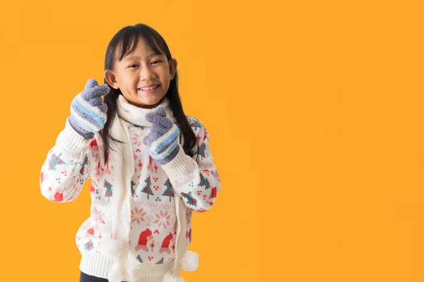 Portrait Joyeuse Petite Fille Asiatique Heureuse Portant Costume Pull Noël — Photo