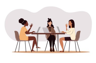 Üç kadın ciddi ifadelerle kültürleri tartışıyor ve değiştiriyor.