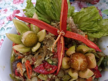 Tipik Asya sebzelerinden işlenmiş yiyecekler.