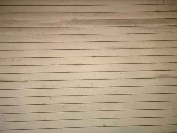 Yatay çizgi motifli demir bir kapının arkaplanı