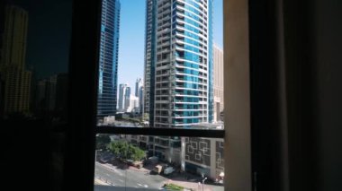 Dubai 'deki bir apartman dairesinin penceresinden.