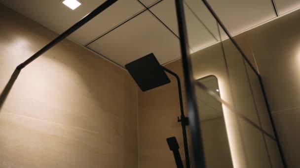 Vaidade Banheiro Branco Com Luminárias Pretas — Vídeo de Stock