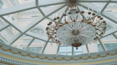 Müze binasında ortaçağ avizesi