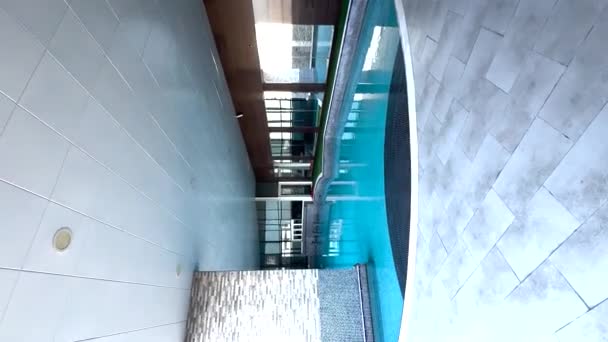 건물에서 수영장 — 비디오