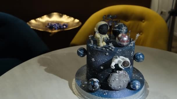 Торт День Народження Дитини Вигляді Астронавтів — стокове відео