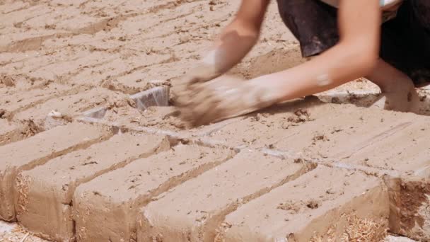 Uso Del Trabajo Infantil Uzbekistán Niño Haciendo Ladrillos Arcilla — Vídeos de Stock