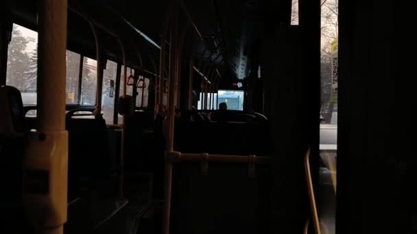 Jazda Pustym Autobusem Ciągu Dnia — Wideo stockowe