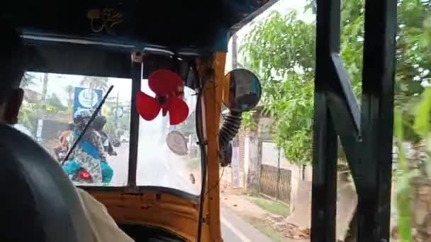 Riding Rickshaw India Season — Stock Video