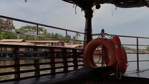 Alleppey Indien Husbåt Seglar Bland Kanaler Och Risfält — Stockvideo